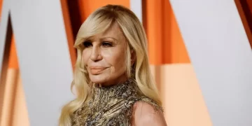 Η Ντονατέλα Βερσάτσε αποχωρεί από το τιμόνι του οίκου μετά από 30 χρόνια