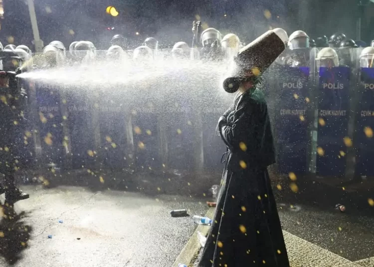 BBC: Οι διαδηλώσεις στην Τουρκία δεν αφορούν μόνο τον Εκρέμ Ιμάμογλου – Μυρωδιά πανικού από τον Ερντογάν