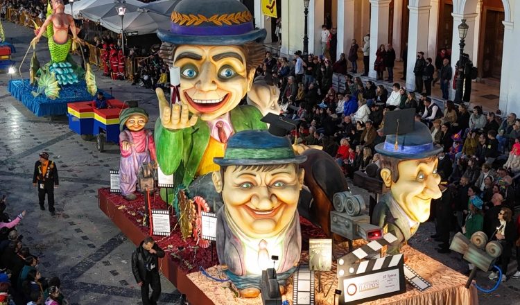 Πατρινό Καρναβάλι 2025: Ολονύχτιο γλέντι μετά την παρέλαση των αρμάτων