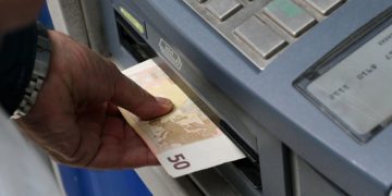 ΠΥΡΓΟΣ: To ATM της Εθνικής Τράπεζας στην κεντρική πλατεία του Πύργου έβγαζε… 50ευρα