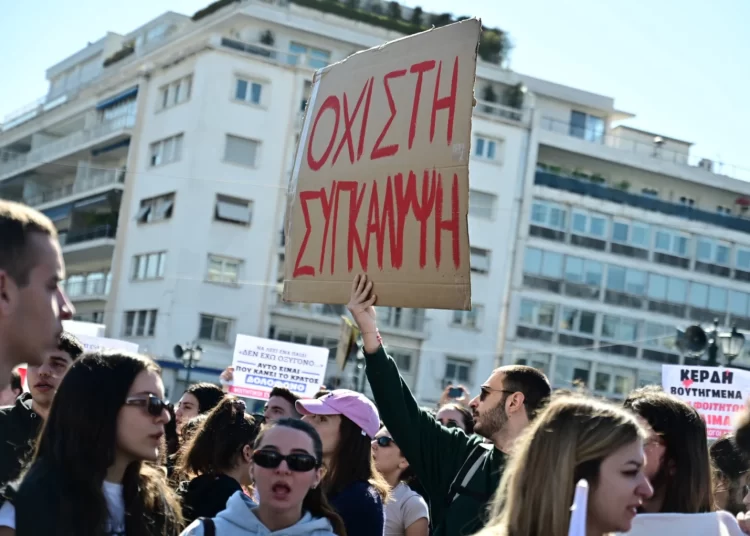 «Μέχρι τέλους» οι φοιτητές: Τετάρτη στο Πάντειο με Καρυστιανού, την Πέμπτη συναυλία στο Σύνταγμα