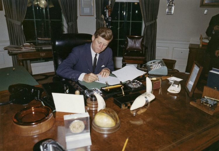 Για πρώτη φορά θα βγουν στην δημοσιότητα αρχεία για τη δολοφονία του Τζον Κένεντι