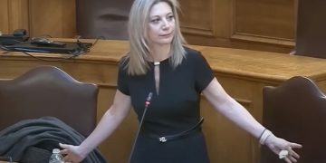 Καρυστιανού: «Η Δικαιοσύνη έχει γίνει ο συνεργός του εγκλήματος των Τεμπών και της συγκάλυψής του»