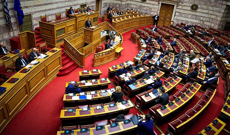 «Φωτιά» στη Βουλή για το email Τριαντόπουλου-Προκαλεί εκτός εαυτού ο Σκέρτσος