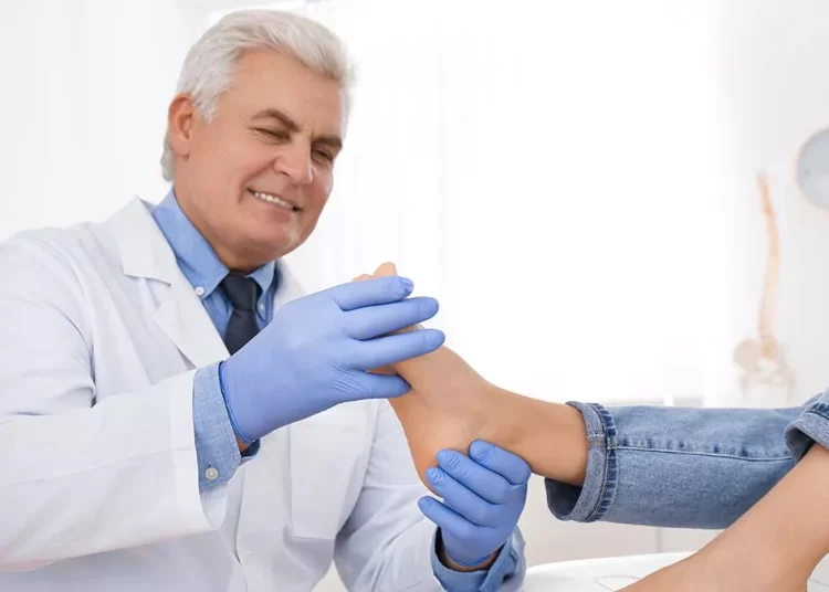 8 προβλήματα υγείας που μπορούν να αποκαλύψουν τα πόδια μας