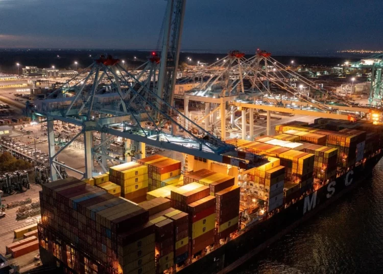 Οι δασμοί του Τραμπ θα πλήξουν το 70% των ευρωπαϊκών εξαγωγών (380 δισ.) – Χάος στα χρηματιστήρια