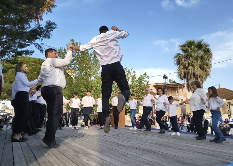 Αναβίωσε το έθιμο της Κουλούρας και φέτος στο Αυγείο Ήλιδας
