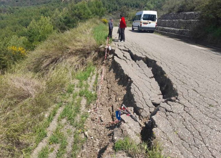 Τρυπητή: Η κακοκαιρία προκάλεσε κατολίσθηση στον δρόμο