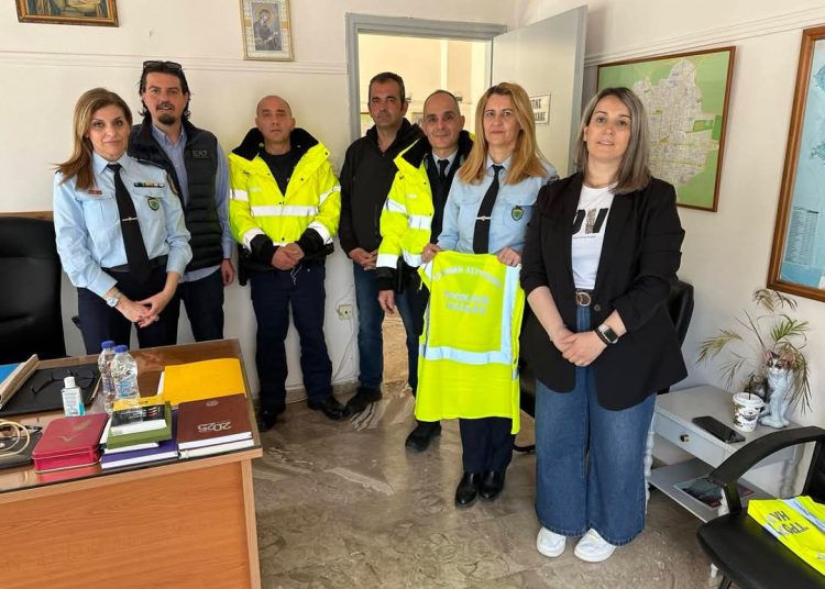 Ένωση Αστυνομικών Υπαλλήλων Ηλείας: Δώρισε ειδικά γιλέκα στους αστυνομικούς
