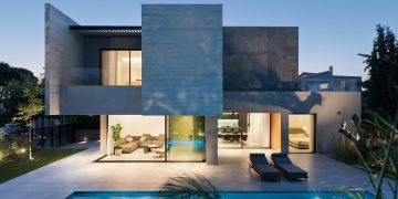 Εντυπωσιακές κατοικίες σε πόλεις της ελληνικής επαρχίας