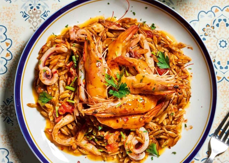 Κριθαράκι: Συνταγές με θαλασσινά, λαχανικά και όσπρια