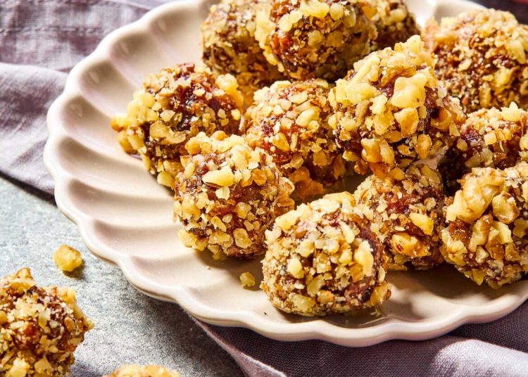 Τρουφάκια χωρίς ζάχαρη, με καρύδι και ξερά φρούτα