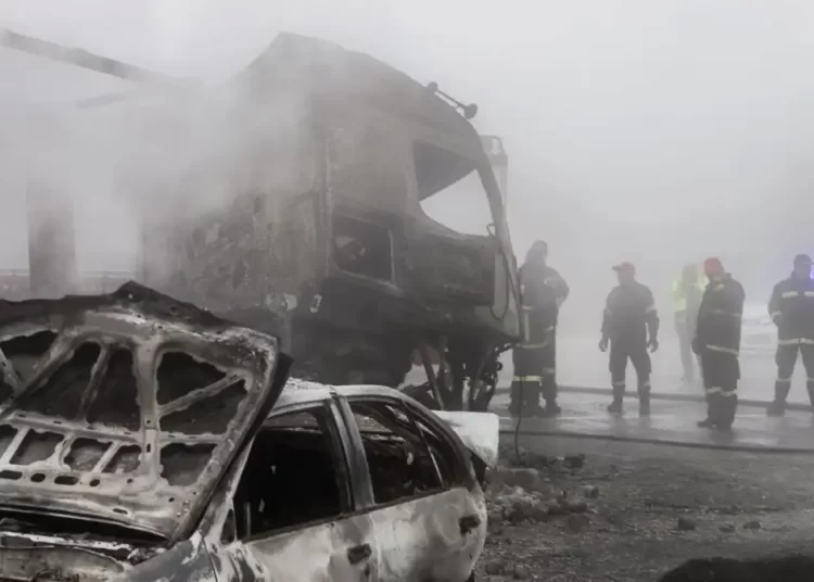 Εγνατία: Φρικτό τροχαίο με 2 νεκρούς και 4 τραυματίες – Φορτηγό σε τρελή πορεία στην ομίχλη έπεσε σε ΙΧ