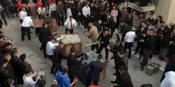 Η πρώτη Ανάσταση στη Ζάκυνθο: Το θεαματικό έθιμο του «σεισμού»