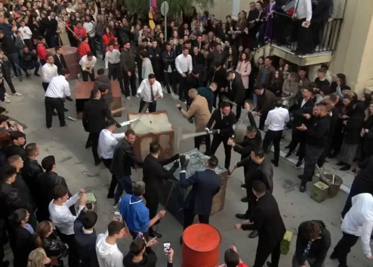 Η πρώτη Ανάσταση στη Ζάκυνθο: Το θεαματικό έθιμο του «σεισμού»