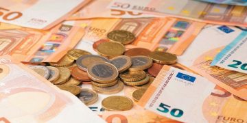 Αφού το Δημόσιο έχει υπερπλεόνασμα γιατί δεν πληρώνει;