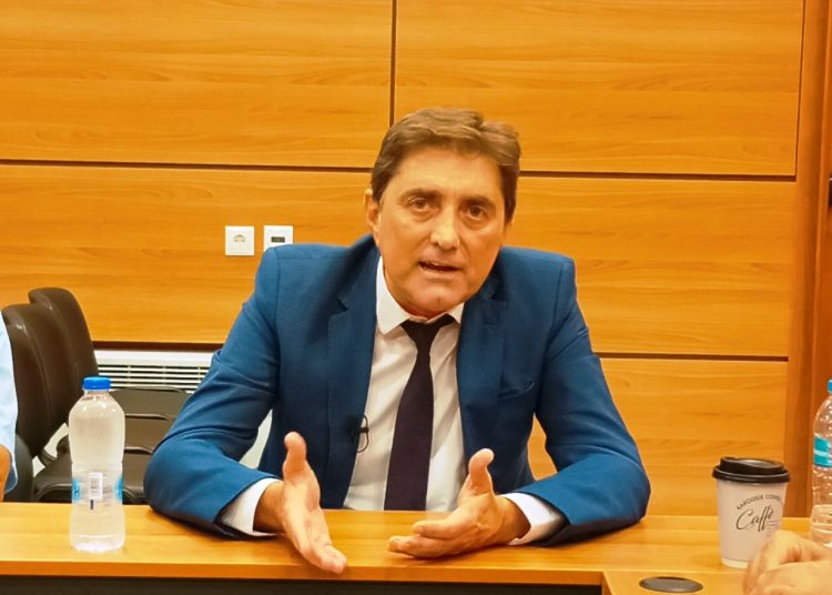 Κώστας Καρπέτας: Η Περιφέρεια Δ. Ελλάδας ξοδεύει εκατομμύρια, αλλά ο τουρισμός μειώνεται