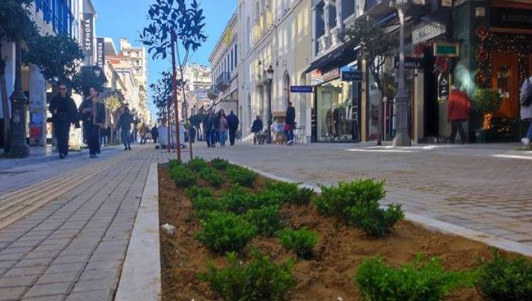 Πάτρα: Γυναίκα απειλούσε υπαλλήλους σε κατάστημα με καυστικό υγρό