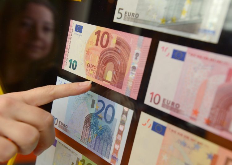 Σπάρτη: Kάνανε αγορές με πλαστά χαρτονομίσματα