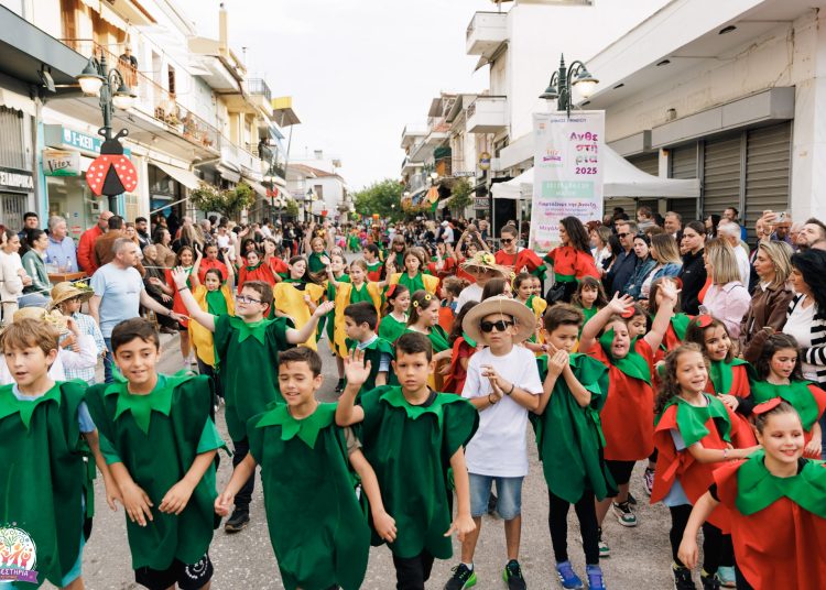 Γαστούνη: Με Alcatrash & παρέλαση μεταμφιεσμένων τελείωσαν τα Ανθεστήρια