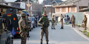 Στα πρόθυρα πολέμου η Ινδία και το Πακιστάν: Τους 33 έφτασαν οι νεκροί