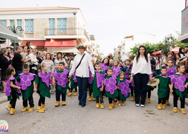 Γαστούνη: Με Alcatrash & παρέλαση μεταμφιεσμένων τελείωσαν τα Ανθεστήρια
