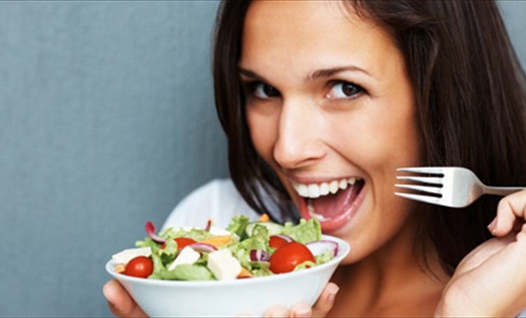 Για πάντα νέοι με μούρα, μήλα και μαύρο τσάι-Kανουν θαύματα στην υγεία