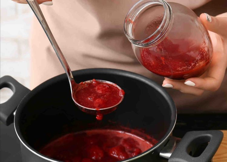 Πανεύκολη μαρμελάδα φράουλα του 10λεπτου!