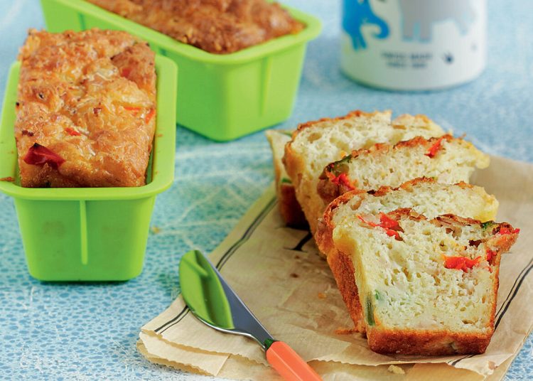 Aλμυρό κέικ με γαλοπούλα, τυριά και πιπεριές