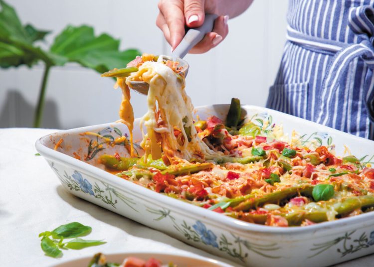 Φασολάκια φουρνιστά με κασέρι και γραβιέρα