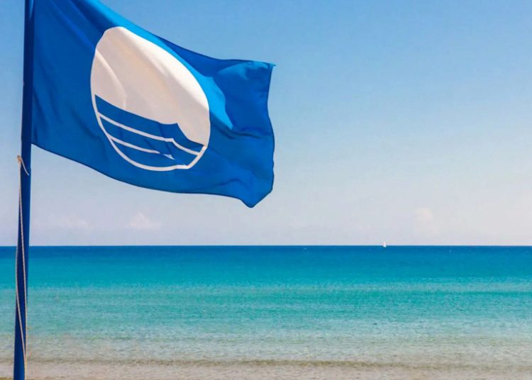 Γαλάζιες Σημαίες 2025: Ποιες παραλίες της Ηλείας πήραν τη διάκριση