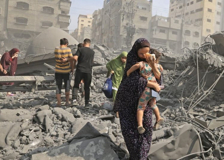 Ισραήλ: Χτυπά αδιάκοπα τη Γάζα – Βρετανία, Γαλλία, Καναδάς απειλούν με κυρώσεις
