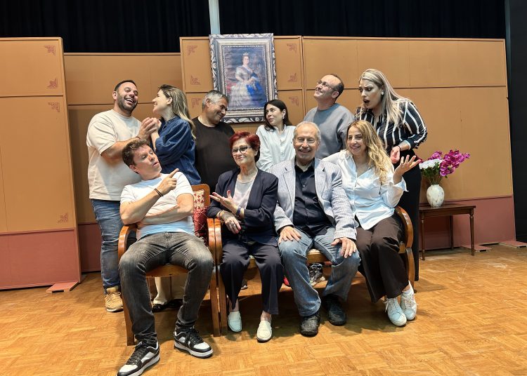 Λεχαινά: Θεατρική ομάδα ΡΕΦΕΝΕ-Έρχεται η παράσταση ¨Μια παράξενη παρέα¨