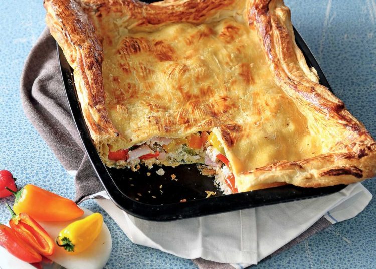 Πιπερόπιτα με φέτα και σφολιάτα