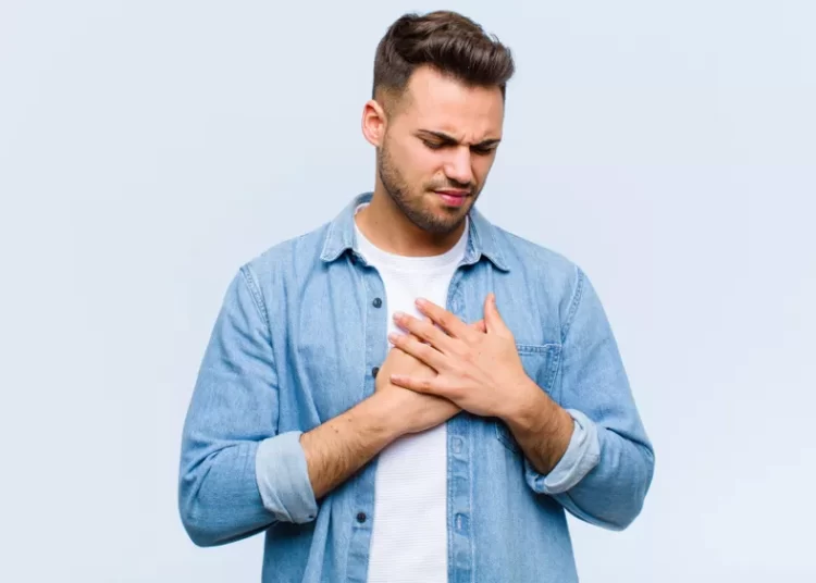 Καρδιοπάθεια από στρες: Ποιοι απειλούνται περισσότερο από το σύνδρομο «ραγισμένης καρδιάς»