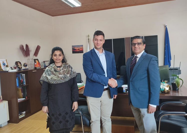 Ηλεία: Απεσταλμένοι του Πακιστάν ζητούν γρήγορες διαδικασίες για άδεια παραμονής εργατών