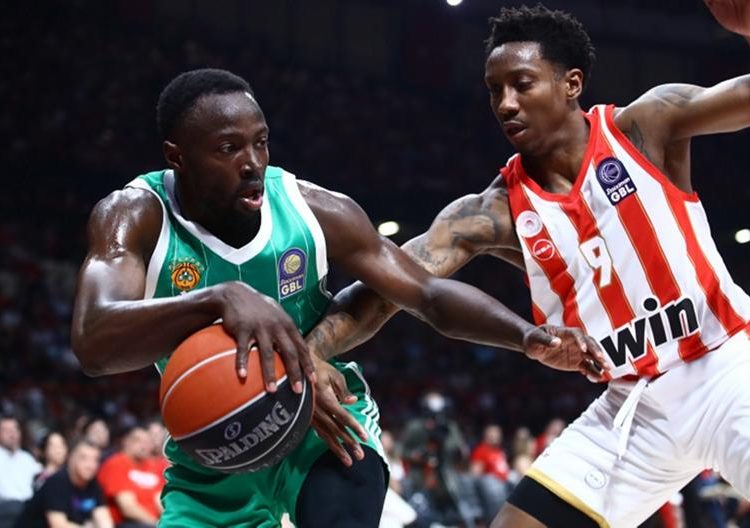 Αναβάλλεται ο τρίτος ημιτελικός μεταξύ Παναθηναϊκού Ολυμπιακού μετά τα επεισόδια