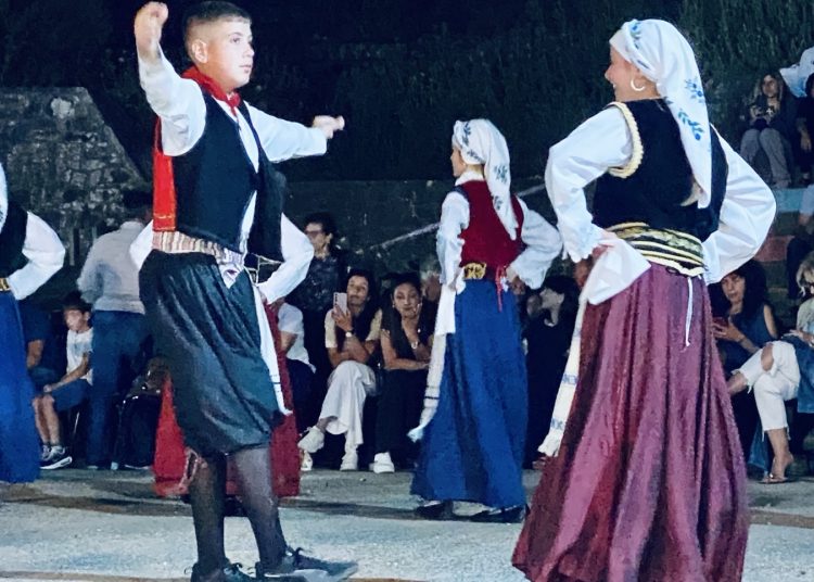 Με μεγάλη επιτυχία το 1ο Φεστιβάλ Παραδοσιακών Χορών Ν.Φιγαλείας