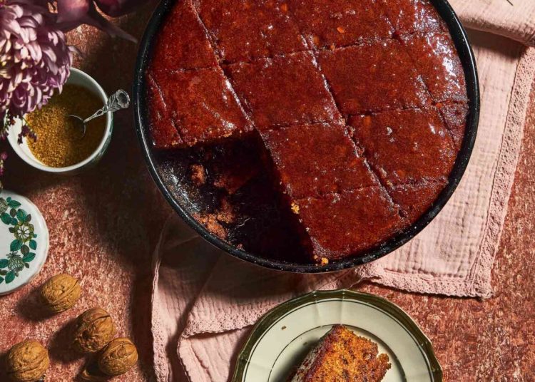 Καρυδόπιτα με βούτυρο και αυγά, χωρίς αλεύρι