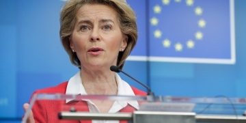 Politico-Θεσμική κρίση στην καρδιά της ΕΕ: Η φον ντερ Λάιεν κινδυνεύει να χάσει τη στήριξη των συμμάχων της