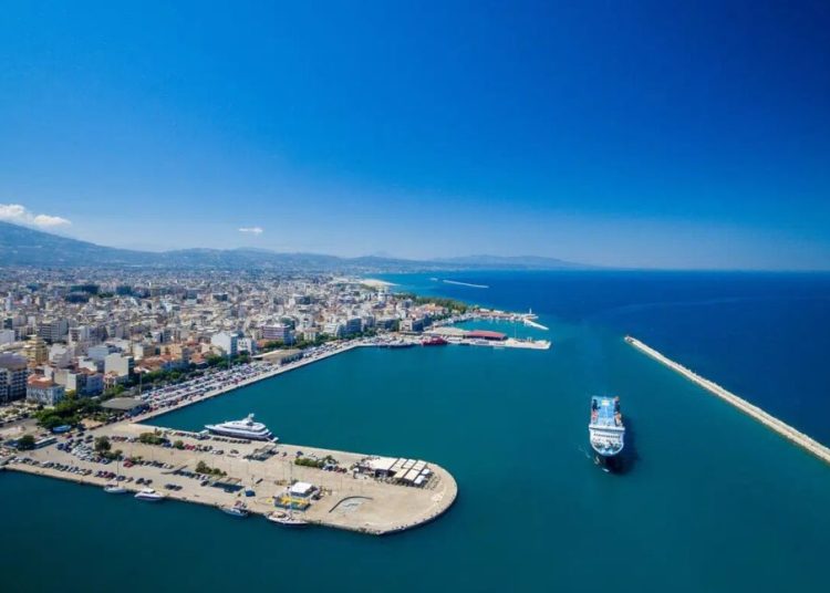 Πάτρα: 10η ημέρα δεμένα τα πλοία-Αγωνία για τους παραγωγούς Ηλείας