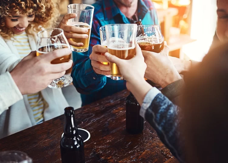 Απαγορεύεται η πώληση καπνού και αλκοόλ στους ανήλικους – Με ταυτότητα θα αγοράζουν οι ενήλικοι