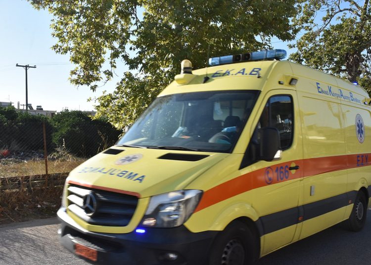 Αγρίνιο: Πατέρας έκανε όπισθεν και σκότωσε το 2 ετών παιδί του – Την ώρα που πάρκαρε