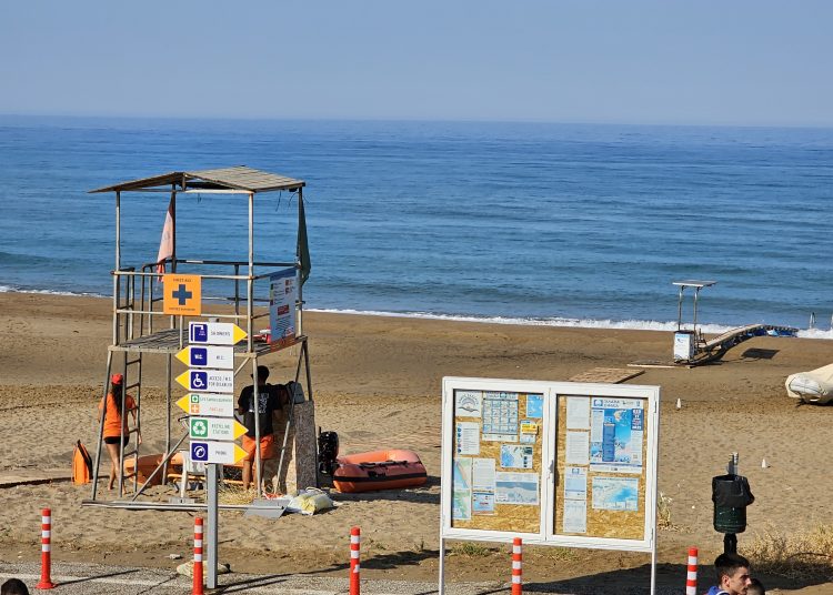 Γαλάζια Σημαία κυματίζει ξανά στις παραλίες του Δήμου Ζαχάρως