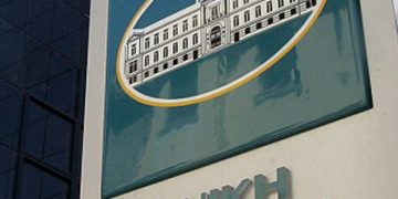 Εθνική Τράπεζα: Χρεώνει τους καταθέτες για τις… δωρεάν παροχές