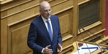 Δένδιας: Έρχονται νέες συγχωνεύσεις στρατοπέδων