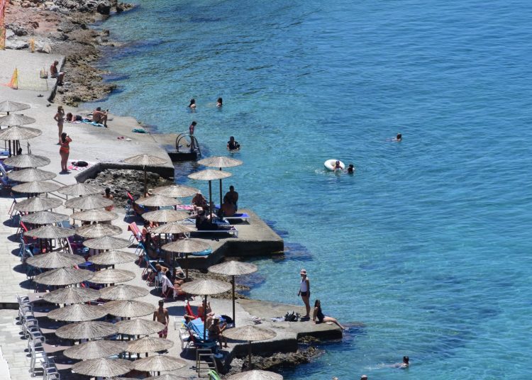 Καύσωνας έως Παρασκευή: Θα δούμε 44+ βαθμούς λένε οι μετεωρολόγοι – Οι «τυχερές» περιοχές