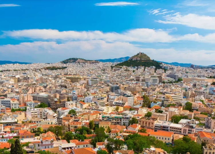 Golden Visa: Οι επενδυτές αλλάζουν στρατηγική στις αγορές ακινήτων στην Αττική – Ποιες περιοχές της επαρχίας προτιμούν