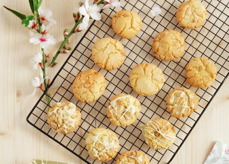 Μπισκότα με λεμόνι και λευκή σοκολάτα