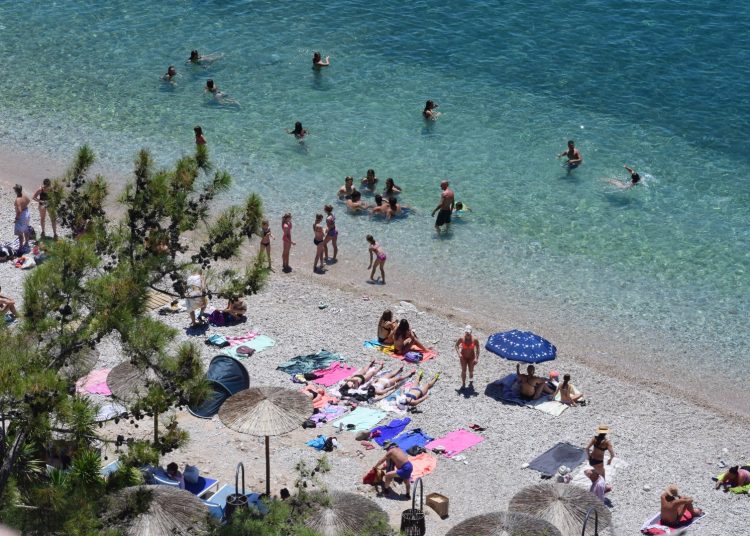 Καύσωνας: Προ των πυλών τα ακραία φαινόμενα με τα 43αρια – Πότε υποχωρεί ο θερμικός θόλος